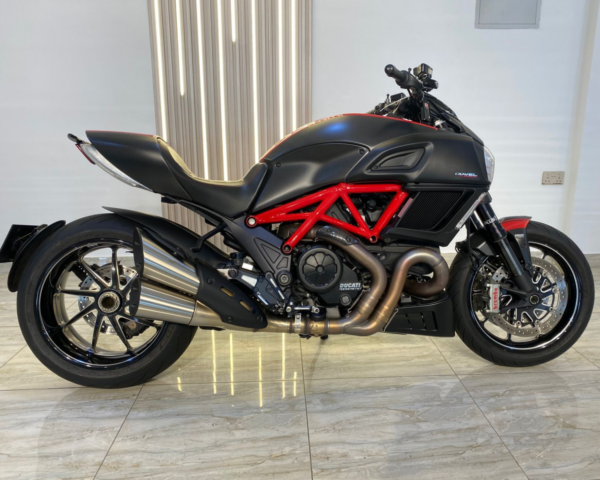 DUCATI Diavel Carbon 2016