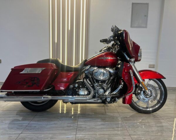 HARLEY Davidson Street Glide - 2013