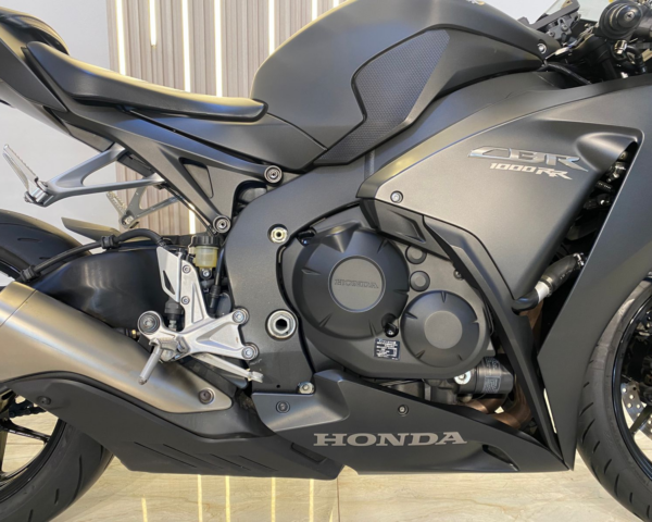 HONDA CBR1000RR - 2015 - Image 4