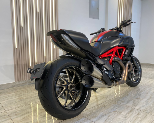 DUCATI Diavel Carbon 2016 - Image 3