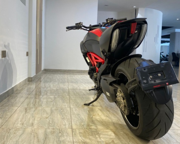 DUCATI Diavel Carbon 2016 - Image 5