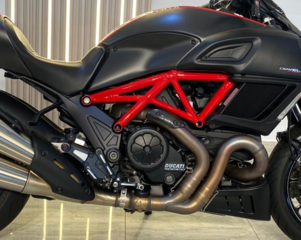 DUCATI Diavel Carbon 2016 - Image 8