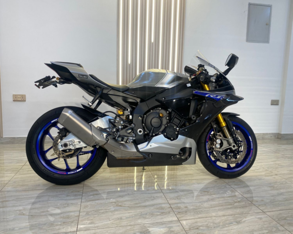 YAMAHA R1M - 2017