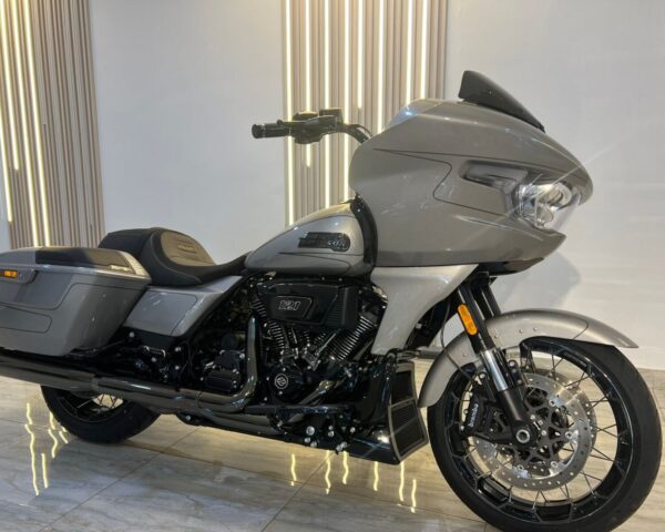 Harley Davidson Road Glide CVO-2024 - Image 2