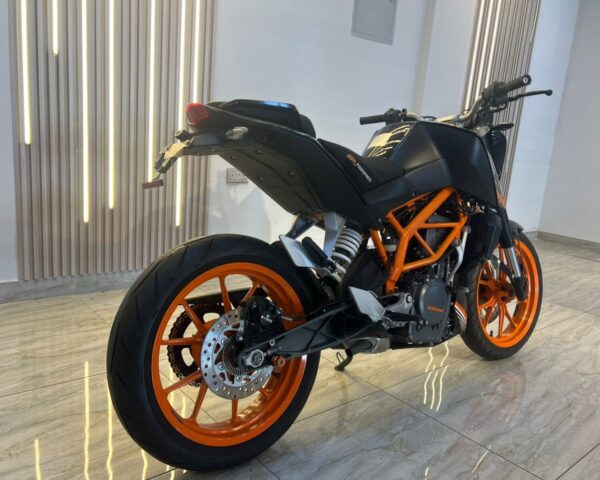 KTM 390 Duke - 2014 - Image 2